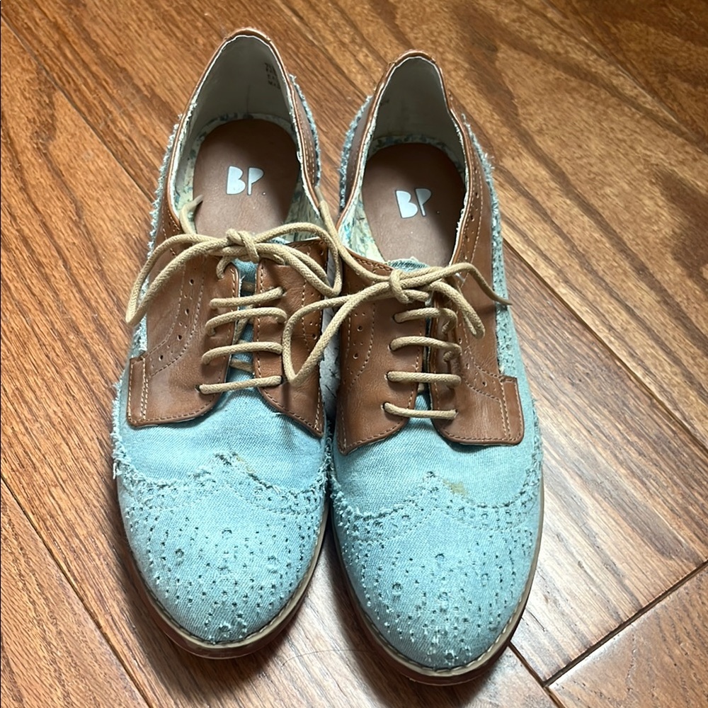 BP Women’s Size 7.5 Blue and Brown Oxford Shoes with Brogue Detailing